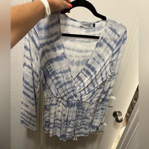 Etiquette tie dye romper